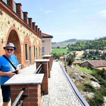Casa Esclusiva Con Terrazza Gruppo 24 Persone In 6 Appartamenti Monferrato Langhe Roero Lägenhet *