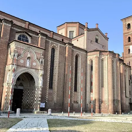 Casa Esclusiva Con Terrazza Gruppo 24 Persone In 6 Appartamenti Monferrato Langhe Roero Viarigi