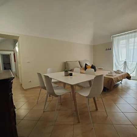 Lägenhet Casa Esclusiva Con Terrazza Gruppo 24 Persone In 6 Appartamenti Monferrato Langhe Roero